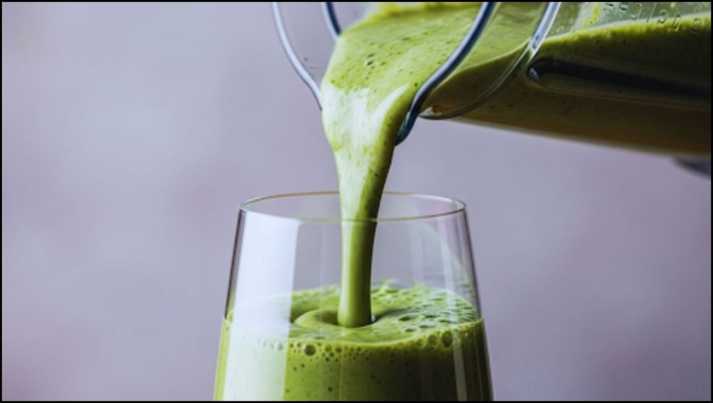 Berry Green Smoothie being poured