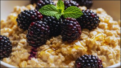 Blackberries and Cream Oats with Honey
