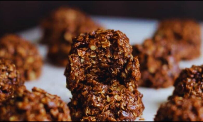 No-Bake Dark Chocolate Snickers Cookies