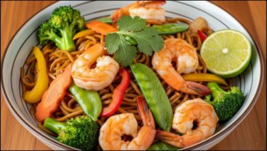Stir-Fried Noodles with Shrimp and Vegetables